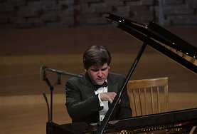 МЕЖДУ СТРАВИНСКИМ И СКРЯБИНЫМ