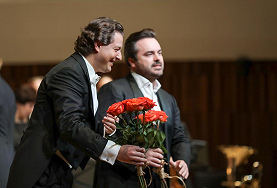 ПЯТЬ ТЕНОРОВ, ДВЕ КОШКИ И ВОЛШЕБНАЯ СКРИПКА