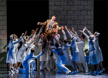 Самолет. Небо. Юноша