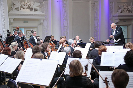  «НА ТВОРЧЕСТВО ВЛИЯЕТ ВСЕ, НО НЕПРЯМОЛИНЕЙНО»