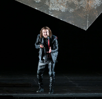 «НЕ БОЮСЬ ПОГРУЖАТЬСЯ В ГЕРОЯ»