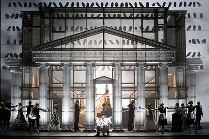 ЛЕТЯТ МОНСТРУОЗНЫЕ ПТИЦЫ