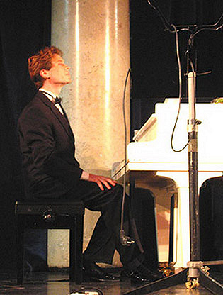 ПОД ЗНАКОМ ТЕАТРА