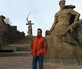 «ОБНИМИТЕСЬ, МИЛЛИОНЫ!»