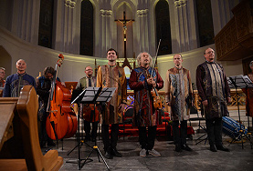 В ЗЕРКАЛЕ ИНТЕРПРЕТАЦИЙ 