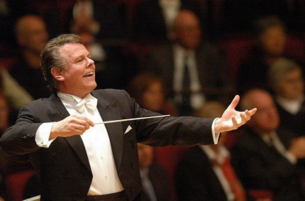 МАЛЕР В БЕЗУПРЕЧНЫХ ОДЕЖДАХ