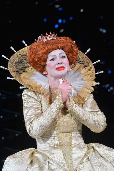 ЛЕГКО ЛИ БЫТЬ КОРОЛЕВОЙ