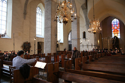 ВОСПАРЯЯ НАД ЗЕМЛЕЙ