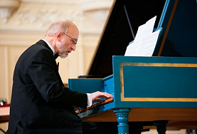 ЛЮБИМОВ ИГРАЕТ…?