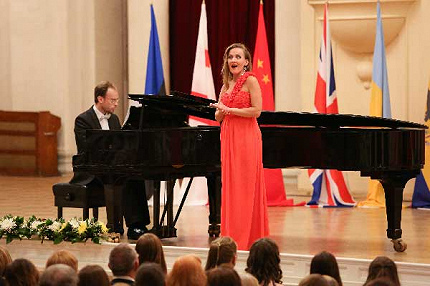 РУССКОЕ ПОСВЯЩЕНИЕ ИСПАНСКОЙ ПЕВИЦЕ