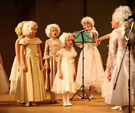 ПОСВЯЩАЕТСЯ МОЦАРТУ