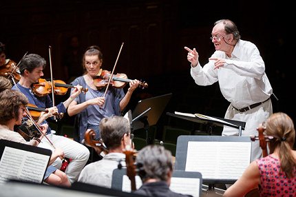 «ТОРЖЕСТВЕННАЯ МЕССА» В ИСТОРИЧЕСКОМ НАРЯДЕ