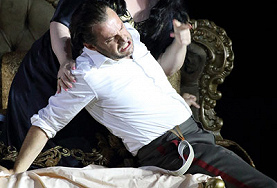 В БАВАРСКОМ САДУ СЕМИРАМИДЫ