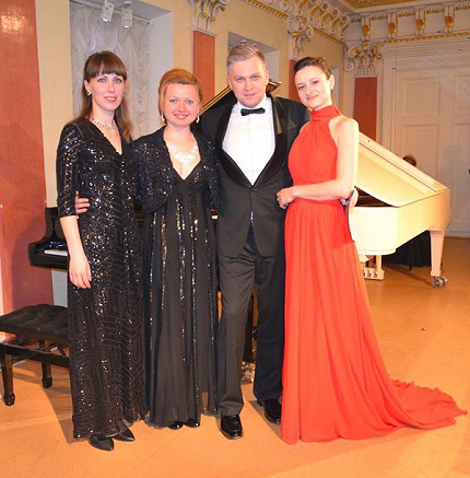 ЗА РОЯЛЕМ ВДВОЕМ