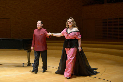 МЕЖДУ ПОЛЮСАМИ КАМЕРНОЙ ЛИРИКИ