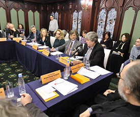 РОМАН СЛАДКОПЕВЕЦ