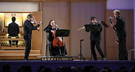 ОТ БЕЗУМНЫХ ПЕСЕН К ВЫСОКОЙ ПРОСТОТЕ