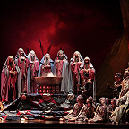  Сцена из спектакля. А.Каипкулов - Аттила, О. Мезенцева - Одабелла (внизу справа)