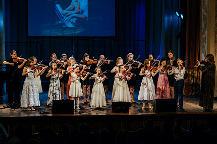 Году театра в России посвящается...
