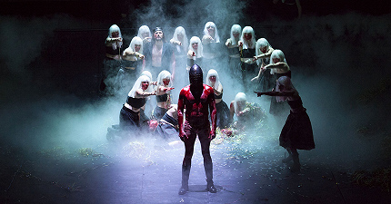 Когда сцена и яма не спорят