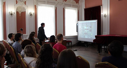 В ТВОРЧЕСКОМ ДИАЛОГЕ