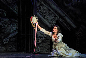 ОГОНЬ НОТР-ДАМА НА БЕРЕГУ НЕВЫ