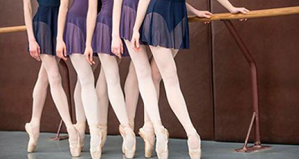 ЧТО ТАМ, В ЗАКУЛИСЬЕ?