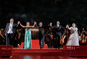 Оперное созвездие на веронской Арене