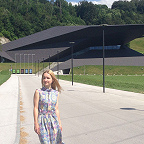 Тироль 2016- на фоне Концертного зала