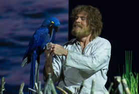 В КЕЙПТАУНСКОМ ПОРТУ С ПРОБОИНОЙ В БОРТУ