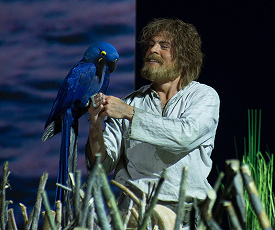 В КЕЙПТАУНСКОМ ПОРТУ С ПРОБОИНОЙ В БОРТУ