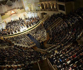 СТРАВИНСКОМУ ПОСВЯЩАЕТСЯ