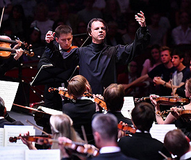 ИМПЕРИЯ КУРЕНТЗИСА РАСШИРЯЕТСЯ