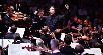 ИМПЕРИЯ КУРЕНТЗИСА РАСШИРЯЕТСЯ