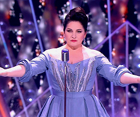 СЦЕНИЧЕСКИЙ ДЕБЮТ КАК ПРИЗ