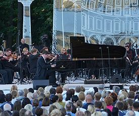 ВПЕРВЫЕ С УЧАСТИЕМ БОЛЬШОГО
