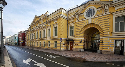 В ПРОФЕССИЮ — С ВЕСОМЫМ БАГАЖОМ