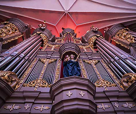 РЯДОМ С МУСОРГСКИМ. В ПРИСУТСТВИИ МАСТЕРОВ