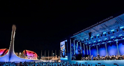 КЛАССИКА — НА ПОЛЧАСА И НА ВСЮ ЖИЗНЬ