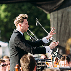 Дирижирует А. Верещагин