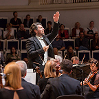 Дирижирует Дмитрий Юровский. Фото Веры Журавлевой