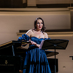 Поет Мария Баракова. Фото предоставлено Московской филармонией