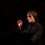 Играет Арсений Тарасевич-Николаев. Фото предоставлено Московской филармонией