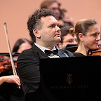 Играет Юрий Фаворин. Фото Ирины Шымчак