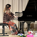 Играет Арина Лазгиян. Фото Apriori Arts-Agency