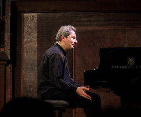 ИСКУССТВО ПЕРЕВОПЛОЩЕНИЯ