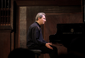 ИСКУССТВО ПЕРЕВОПЛОЩЕНИЯ