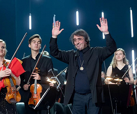 ИЗ ВСЕХ ИСКУССТВ ДЛЯ НАС ВАЖНЕЙШИМИ ЯВЛЯЮТСЯ...