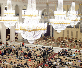 В БЕЛОМ ПЛАЩЕ С КРОВАВЫМ ПОДБОЕМ...