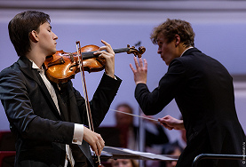 ИСКРЫ ГАСНУЩИЕ И ВОЗГОРАЮЩИЕСЯ